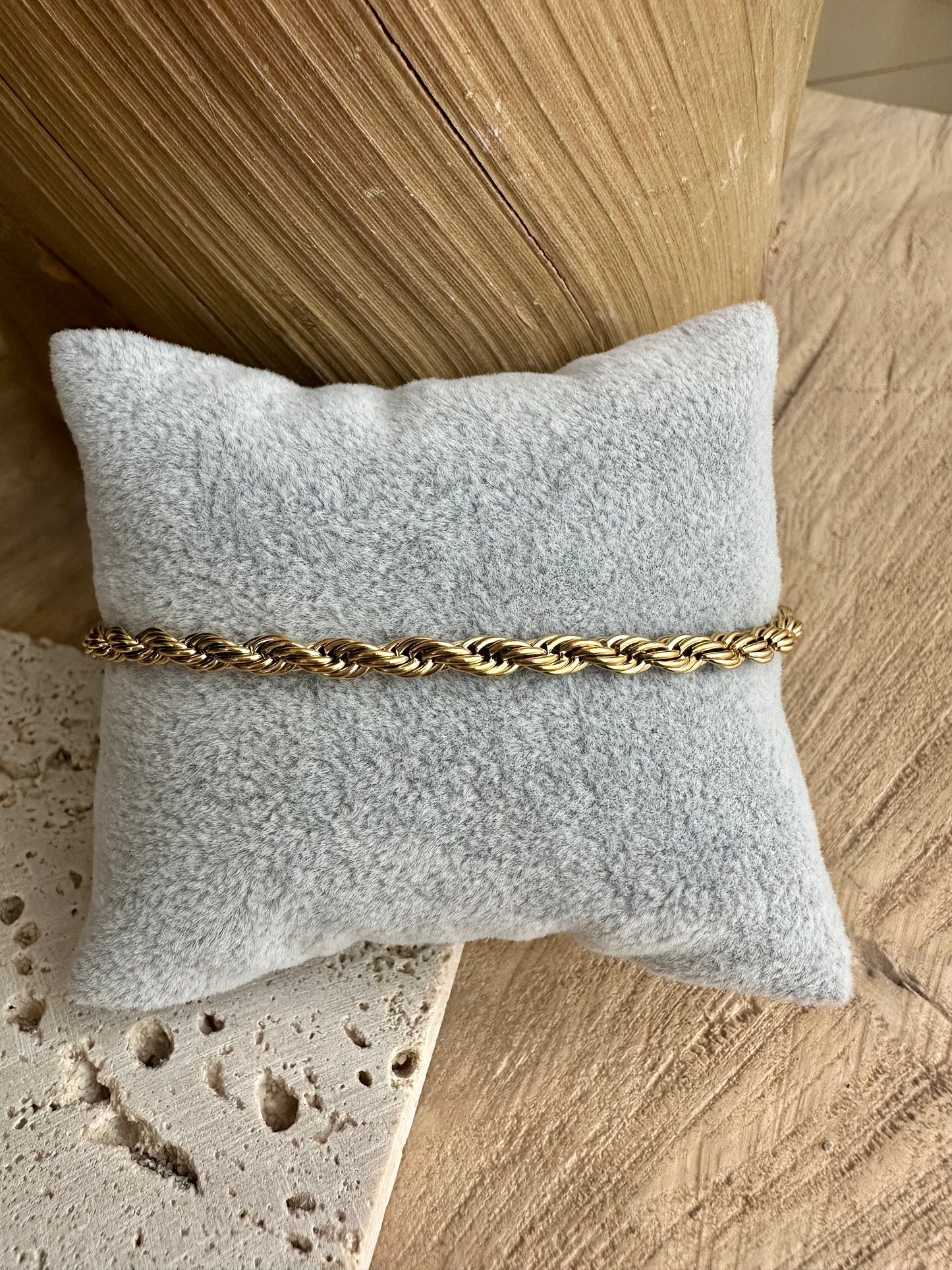 VALEN || Twisted Golden Bracelet