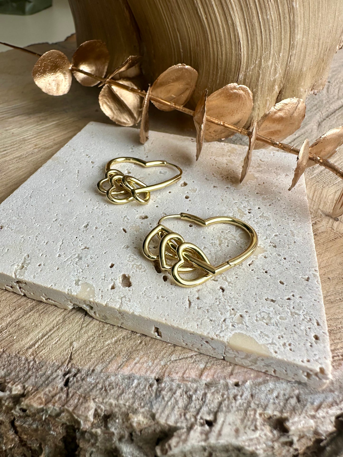 OLIVIA || Hearth shaped Earrings with Heartcharms